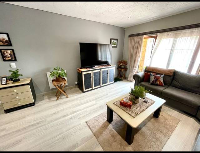 2 BEDROOM APARTMENT FOR SALE IN SUGAR BUSH ESTATE